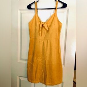 NWOT Hollister tie-front, strechable back summer dress, yellow, M